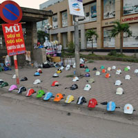 Thị trường - Tiêu dùng - Phạt mũ bảo hiểm rởm: Thu 186 triệu đồng