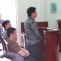 Pháp luật - 3 CA bị tố trấn tiền gái mại dâm phản cung