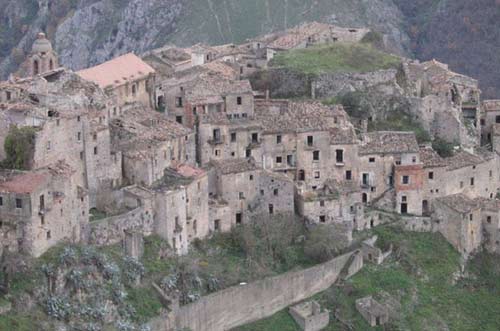 Khám phá những thị trấn “ma” trên khắp TG - 7