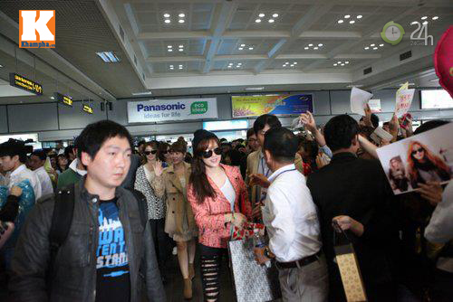 T-ara rạng rỡ tại sân bay Nội Bài - 1
