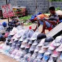 Thị trường - Tiêu dùng - Tịch thu hơn 50.000 mũ bảo hiểm sai chuẩn