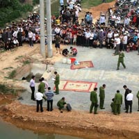 Tin tức trong ngày - Khám nghiệm lại vụ "quan tài diễu hành"