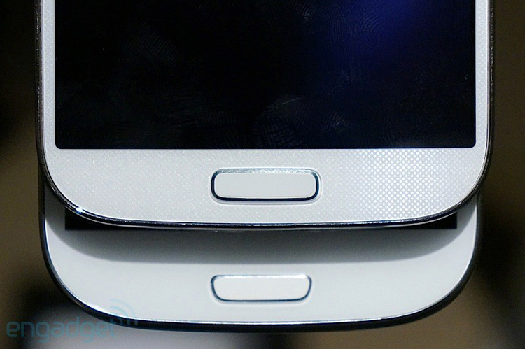 Phím Home trên Galaxy S4 có phần thanh thoát và sang trọng, không vạt như Galaxy S3