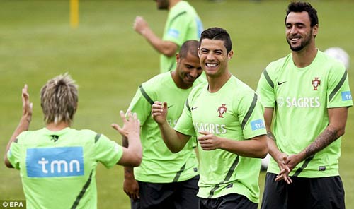 CR7 nhận QBV “đặc biệt” ở quê nhà - 2