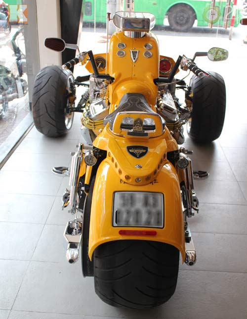 Cận cảnh xe mô tô phân khối lớn nhất VN - 15