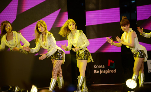 Mặc áo đuôi tôm "chất lừ" như T - ara - 3