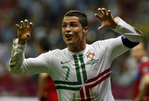 Ronaldo: Chờ anh sớm vượt qua Messi - 1