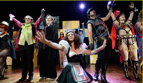 Phì cười vì những quý ông mải khoe thân - 10