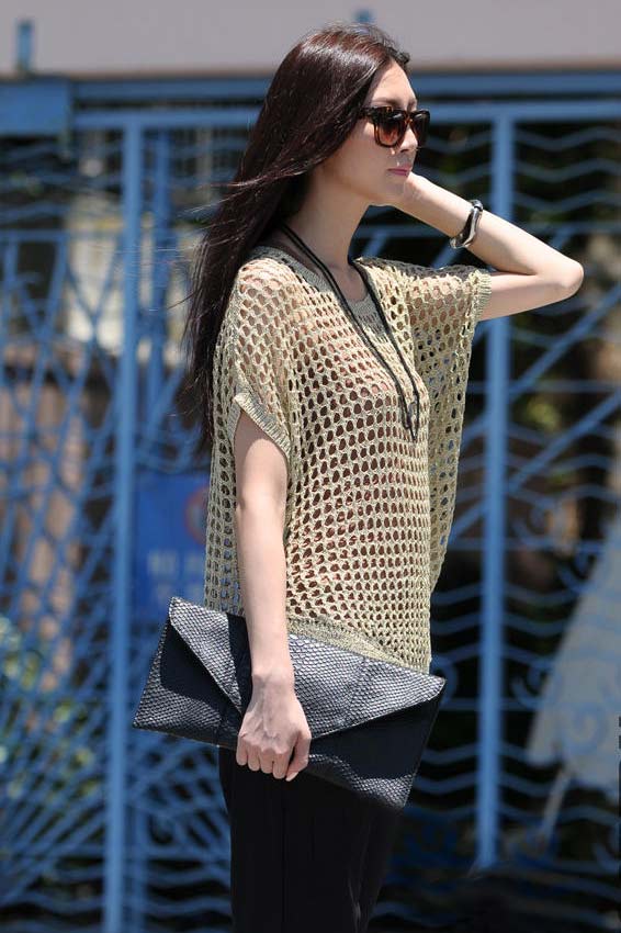 Ví cầm tay thời thượng trên phố - 6