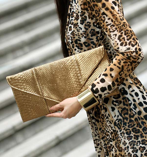 Ví cầm tay thời thượng trên phố - 8