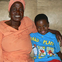 Phi thường - kỳ quặc - Bé 8 tuổi hạnh phúc bên vợ 61 tuổi