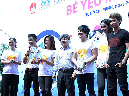 Mai Phương Thúy xinh với “nồi cơm điện” - 7