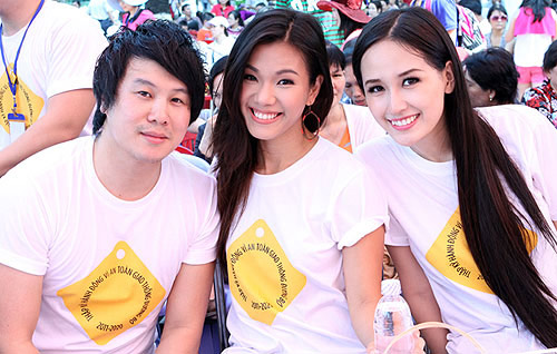 Mai Phương Thúy xinh với “nồi cơm điện” - 1