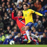 Bóng đá - Brazil - Nga: Toát mồ hôi