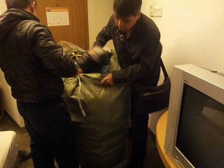 Quần áo lậu: Hiểm họa từ "vòi bạch tuộc" - 2