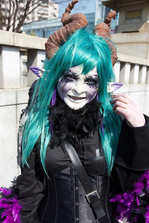 Rùng mình với "hồn ma" trên phố Nhật - 2