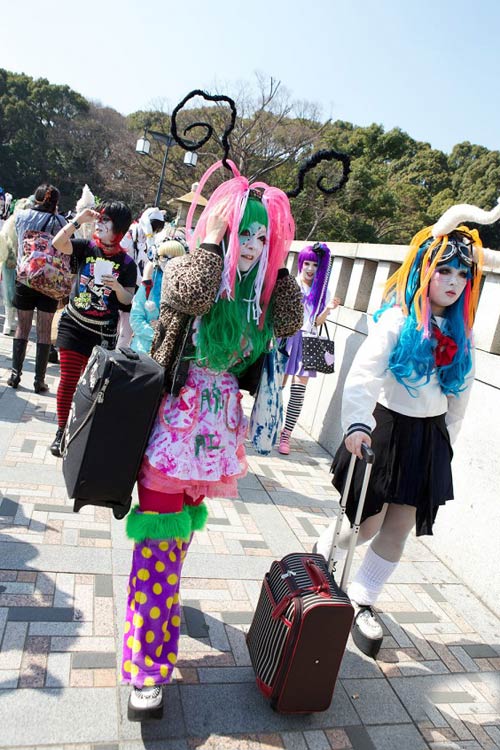 Rùng mình với "hồn ma" trên phố Nhật - 5