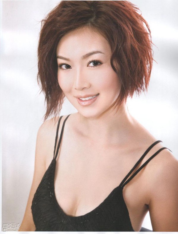 Những Hoa hậu diễn xuất dở tệ - 3