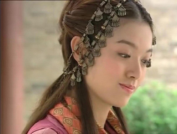 Những Hoa hậu diễn xuất dở tệ - 10