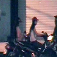 Pháp luật - Bị cướp vì mải đi theo "người đẹp" trên phố