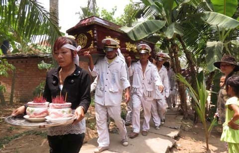 Đau lòng đám tang 3 mẹ con chết ở cầu Cần Thơ - 3