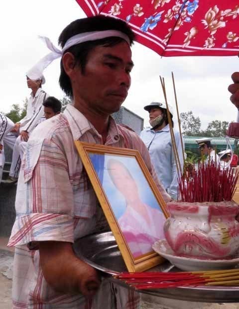 Đau lòng đám tang 3 mẹ con chết ở cầu Cần Thơ - 4