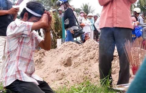 Đau lòng đám tang 3 mẹ con chết ở cầu Cần Thơ - 6