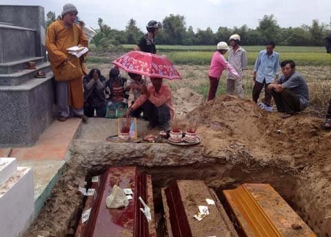 Đau lòng đám tang 3 mẹ con chết ở cầu Cần Thơ - 7