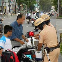 Tin tức trong ngày - Cò "dịch vụ" làm xe chính chủ hét giá