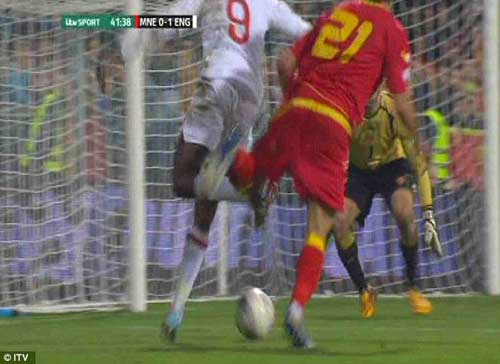 Video: Tuyển Anh mất oan một quả 11m? - 3