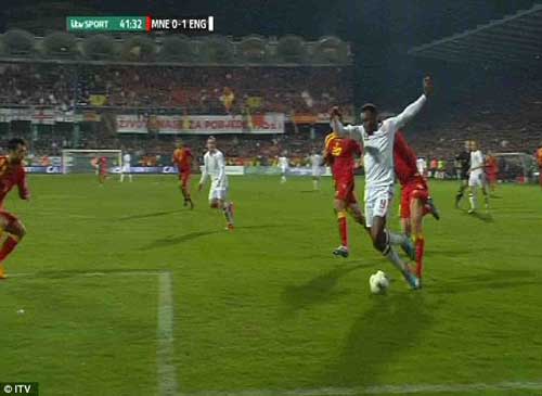 Video: Tuyển Anh mất oan một quả 11m? - 2