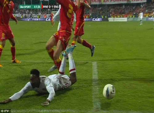 Video: Tuyển Anh mất oan một quả 11m? - 4