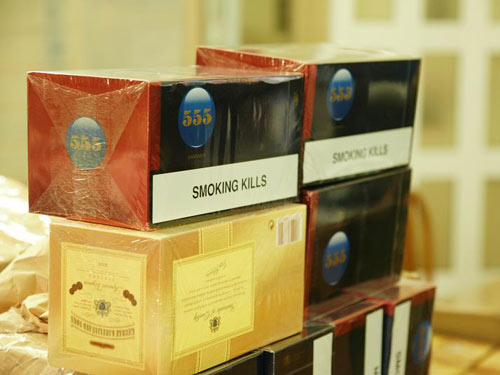 Bắt hàng nghìn bao thuốc lá hạng sang ở HN - 1