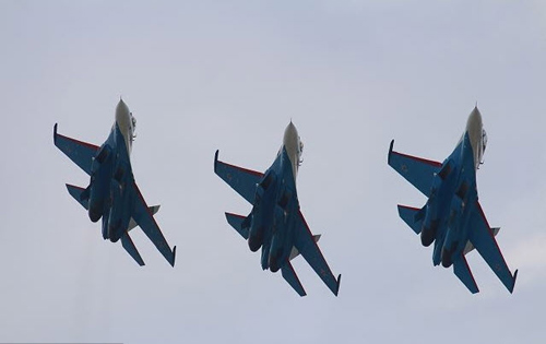 Nga, Pháp phô diễn sức mạnh của chiến đấu cơ - 14