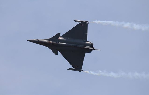 Nga, Pháp phô diễn sức mạnh của chiến đấu cơ - 5