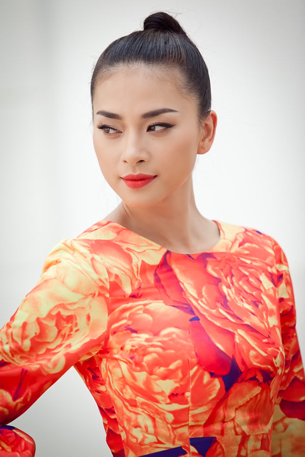 Ngô Thanh Vân chói chang với sắc hoa - 1