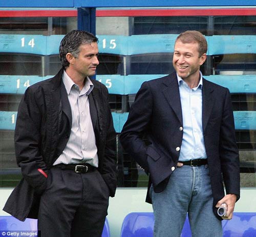 Mourinho “ngụy trang” tới Stamford Bridge - 3