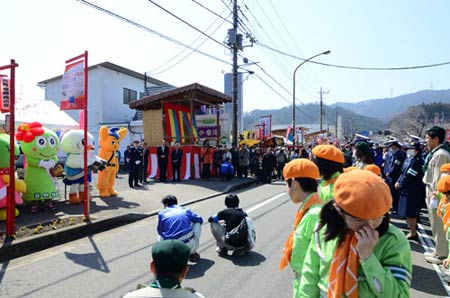 Ngắm vườn hoa mơ tuyệt đẹp ở thành phố Ome - 10