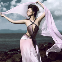 Bạn trẻ - Cuộc sống - Nga Tây phô diễn ba vòng quyến rũ