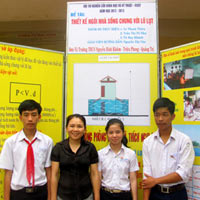 Giáo dục - du học - Trò vùng lũ làm nhà tránh lụt
