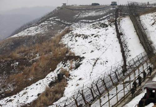 Nóng như khu phi quân sự Triều Tiên - 14