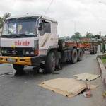 Tin tức trong ngày - Tiếng kêu cứu của cô gái dưới bánh container