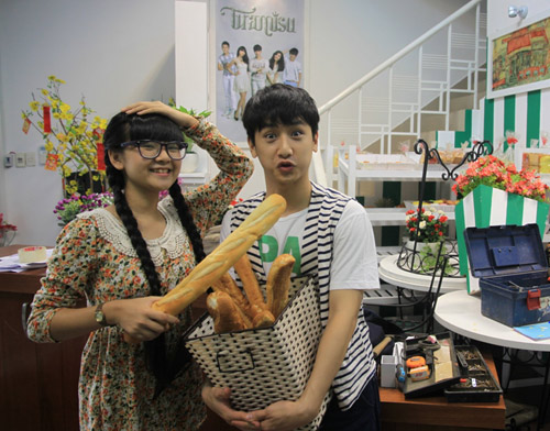 Diễm Châu lòe loẹt bán bún đậu - 11