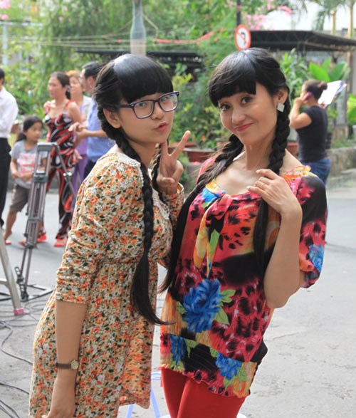 Diễm Châu lòe loẹt bán bún đậu - 9