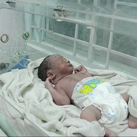 Tin tức trong ngày - Việt Nam có 176.000 trẻ bị bỏ rơi, mồ côi