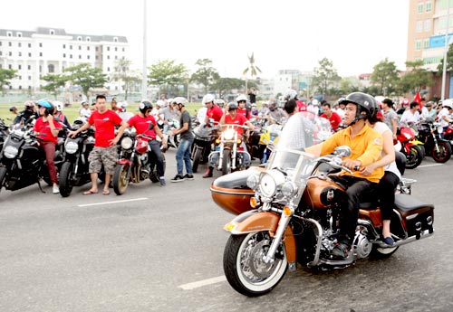 400 xe mô tô khủng rầm rập diễu hành tại Đà Nẵng - 9