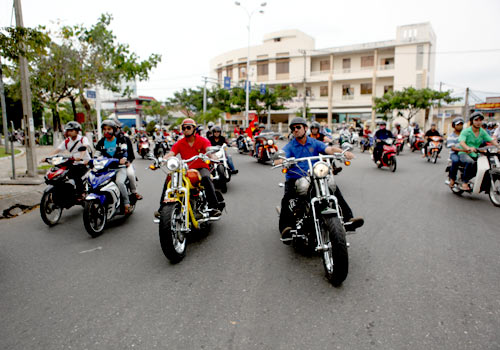 400 xe mô tô khủng rầm rập diễu hành tại Đà Nẵng - 1