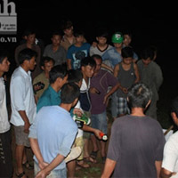 Pháp luật - Bắt 5 kẻ đào trộm mộ, dân đòi "xử" tại chỗ