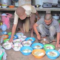 Tin tức trong ngày - Gia đình nuôi cả trăm người điên