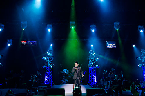 Uyên Linh thăng hoa cùng Hà Trần - 11